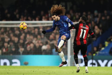 Chelsea 'li Marc Cucurella Premier Lig karşılaşmasında topu Londra' daki Stamford Bridge 'de Chelsea' ye karşı Bournemouth 'a karşı 14 Ocak 2025' te götürüyor.