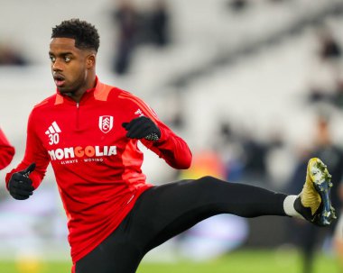 Fulham 'dan Ryan Sessegnon, 14 Ocak 2025' te Londra 'daki Londra Stadyumu' nda oynanan Premier League maçından önce ısınıyor.