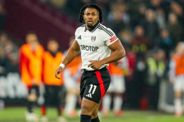 Fulham 'dan Adama Traore 14 Ocak 2025' te Londra Stadyumu 'nda oynanan Premier League maçında West Ham United ile Fulham maçını izliyor.