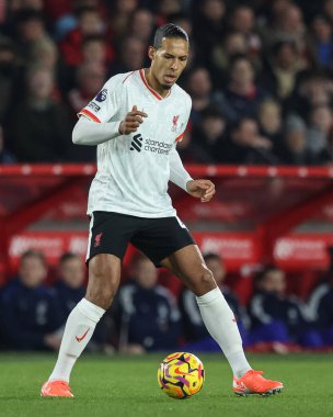 Liverpool 'dan Virgil van Dijk Premier Lig maçı sırasında Nottingham Forest' a karşı Liverpool City Ground, Nottingham, İngiltere 'de 14 Ocak 2025