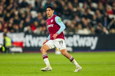 West Ham United takımından Edson Alvarez, 14 Ocak 2025 'te Londra Stadyumu' nda oynanan Premier League maçında West Ham United Fulham 'a karşı mücadele etti.