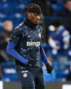 Chelsea 'den Noni Madueke Premier Lig karşılaşması öncesinde Londra, Stamford Bridge' de Chelsea 'ye karşı 14 Ocak 2025' te oynanan maç öncesi ısınma maçında