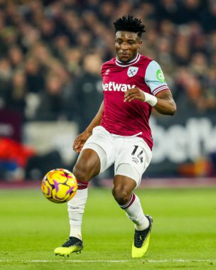 West Ham United takımından Muhammed Kudus, Premier League maçında topla koşuyor. West Ham United, Fulham 'a karşı Londra Stadyumu, Londra, İngiltere, 14 Ocak 2025