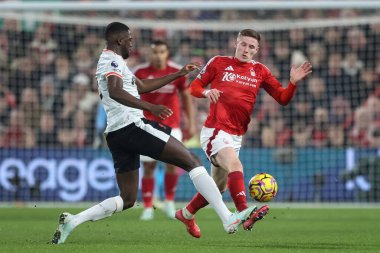 Liverpool 'dan İbrahima Konat ve Nottingham Ormanı' ndan Elliot Anderson Premier Lig maçı sırasında Nottingham Forest Liverpool 'a karşı City Ground, Nottingham, Birleşik Krallık' ta 14 Ocak 2025 'te oynadılar.