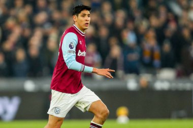 West Ham United takımından Edson Alvarez, 14 Ocak 2025 'te Londra Stadyumu' nda oynanan Premier League maçında West Ham United Fulham 'a karşı mücadele etti.