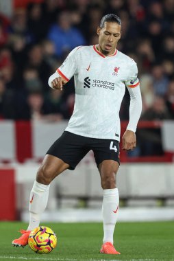 Liverpool 'dan Virgil van Dijk Premier Lig maçı sırasında Nottingham Forest' a karşı Liverpool City Ground, Nottingham, İngiltere 'de 14 Ocak 2025