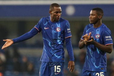 Chelsea 'den Nicolas Jackson, Chelsea Premier Ligi Chelsea-Bournemouth maçının ardından 14 Ocak 2025' te Stamford Bridge, Londra 'da Moiss Caicedo ile görüştü.