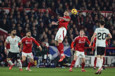 Nottingham Ormanı 'ndan Morato Premier Lig maçı sırasında Nottingham Forest' a karşı Liverpool City Ground, Nottingham, İngiltere 'de 14 Ocak 2025' te oynadığı maçta defans bölgesinden topu alıyor.