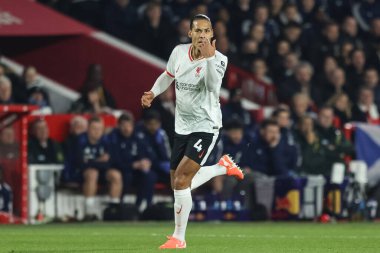 Liverpool 'dan Virgil van Dijk Premier Lig maçı sırasında Nottingham Forest Liverpool' a karşı City Ground, Nottingham, Birleşik Krallık 'ta 14 Ocak 2025