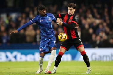 Chelsea 'den Noni Madueke ve Bournemouth' dan Milos Kerkez Premier Lig karşılaşmasında Chelsea 'ye karşı Stamford Köprüsü, Londra, İngiltere, 14 Ocak 2025