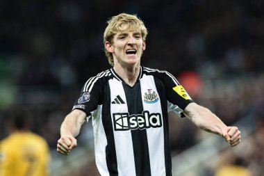Newcastle United takımından Anthony Gordon, 15 Ocak 2025 'te St. James' s Park, Newcastle, İngiltere 'de oynanan Premier League maçı Newcastle United ile Wolverhampton Wanderers maçında 3-0' lık galibiyetini kutluyor.