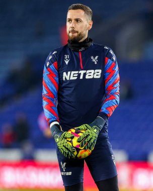 Kristal Saray 'dan Remi Matthews, 15 Ocak 2025' te İngiltere 'deki King Power Stadyumu' nda oynanan Premier League maçından önce ısınıyor.