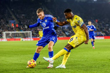 Leicester City 'den Jamie Vardy, 15 Ocak 2025' te King Power Stadyumu 'nda oynanan Premier League maçı sırasında Kristal Saray' dan Marc Guehi ile top mücadelesi veriyor.
