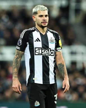 Newcastle United 'dan Bruno Guimares Premier Lig maçı sırasında Newcastle United, Wolverhampton Wanderers' a karşı St. James 's Park, Newcastle, İngiltere, 15 Ocak 2025