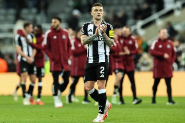 Newcastle United takımından Kieran Trippier, 15 Ocak 2025 'te St. James' s Park, Newcastle, İngiltere 'de oynanan Premier League karşılaşması Newcastle United ile Wolverhampton Wanderers maçının ardından ev sahiplerini alkışlıyor.