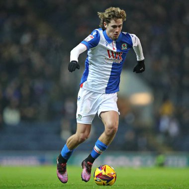 Blackburn Rovers takımından Todd Cantwell 15 Ocak 2025 'te Blackburn, İngiltere' de Blackburn Park 'ta Blackburn Rovers' ın Portsmouth 'a karşı oynadığı maçta