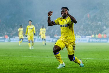 Kristal Saray 'dan Marc Guehi, Premier Lig maçı Leicester City' nin King Power Stadyumu 'ndaki Crystal Palace' a karşı 15 Ocak 2025 'te oynanan maçında 0-2' lik galibiyetini kutluyor.