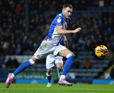 Blackburn Rovers takımından Ryan Hedges 15 Ocak 2025 'te Blackburn, İngiltere' de Blackburn Parkı 'nda Blackburn Rovers ve Portsmouth maçında karşılaşacak.