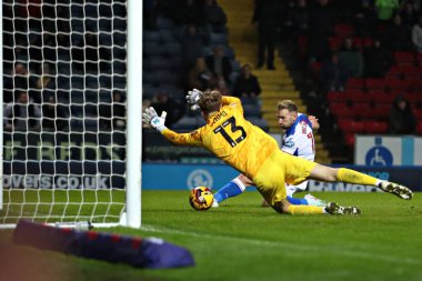 Blackburn Rovers takımından Andreas Weimann 15 Ocak 2025 'te Blackburn, İngiltere' de Blackburn Park 'ta Blackburn Rovers' ın Portsmouth 'a karşı oynadığı Gökyüzü İddia Şampiyonası maçında çekim yapıyor.