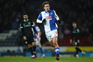 Blackburn Rovers takımından Todd Cantwell 15 Ocak 2025 'te Blackburn, İngiltere' de Blackburn Park 'ta Blackburn Rovers' ın Portsmouth 'a karşı oynadığı maçta
