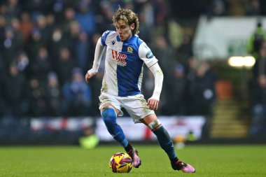 Blackburn Rovers takımından Todd Cantwell 15 Ocak 2025 'te Blackburn, İngiltere' de Blackburn Park 'ta Blackburn Rovers' ın Portsmouth 'a karşı oynadığı maçta