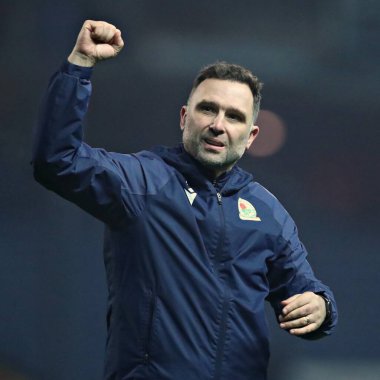 Blackburn takımından John Eustace 15 Ocak 2025 'te Blackburn, İngiltere' de Blackburn Park 'ta Blackburn Rovers' a karşı oynadığı maçtan sonra