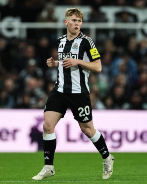 Lewis Hall of Newcastle United Premier League maçı sırasında Newcastle United, Wolverhampton Wanderers 'a karşı St. James' s Park, Newcastle, İngiltere, 15 Ocak 2025