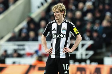 Newcastle United takımından Anthony Gordon, Newcastle, 15 Ocak 2025 'te St.James' s Park 'ta Wolverhampton Wanderers' a karşı oynanan Premier League maçında...