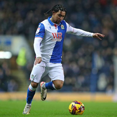 Blackburn Rovers takımından Tyrhys Dolan 15 Ocak 2025 'te Blackburn, İngiltere' de Blackburn Park 'ta Blackburn Rovers' a karşı Blackburn Rovers maçında