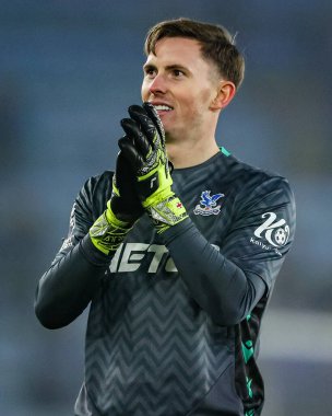 Crystal Palace 'dan Dean Henderson, 15 Ocak 2025' te İngiltere 'nin Leicester şehrindeki King Power Stadyumu' nda oynanan Premier League maçı sonrasında takımların kazandığı galibiyet sonrasında taraftarları kabul ediyor.