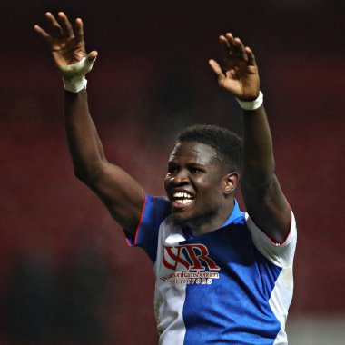 Blackburn Rovers 'dan Makhtar Gueye, 15 Ocak 2025' te Blackburn, İngiltere 'deki Ewood Park' ta Blackburn Rovers 'ın Portsmouth' a karşı oynadığı Gökyüzü İddia Şampiyonası maçını kutluyor.
