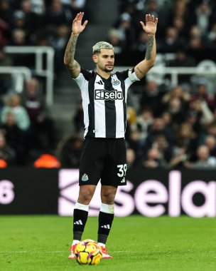 Newcastle United 'dan Bruno Guimares Premier Lig maçı sırasında Newcastle United, Wolverhampton Wanderers' a karşı St. James 's Park, Newcastle, İngiltere, 15 Ocak 2025