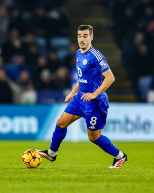 Leicester City 'den Harry Winks, İngiltere' nin Leicester şehrindeki King Power Stadyumu 'nda Leicester City ile Crystal Palace arasındaki Premier League maçında topla koşuyor.