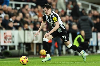 Newcastle United takımından Tino Livramento, 15 Ocak 2025 'te İngiltere' nin Newcastle şehrinde oynanan Premier League karşılaşmasında Wolverhampton Wanderers 'a karşı.