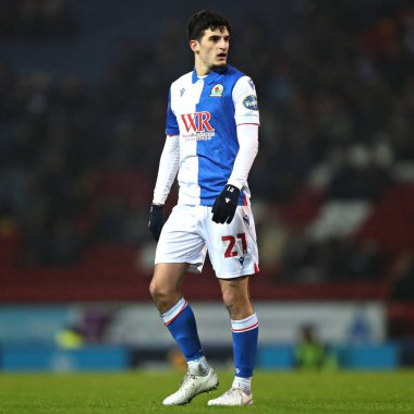 Blackburn Rovers takımından John Buckley 15 Ocak 2025 'te Blackburn, İngiltere' de Blackburn Park 'ta Blackburn Rovers' ın Portsmouth 'a karşı oynadığı maçta