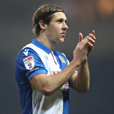 Blackburn Rovers 'dan Callum Brittain, 15 Ocak 2025' te İngiltere 'nin Blackburn kentinde oynanan Blackburn Parkı' nda oynanan Blackburn Rovers-Portsmouth maçından sonra taraftarları alkışlıyor.