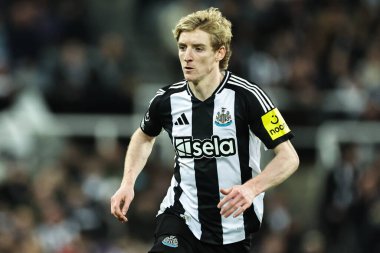 Newcastle United takımından Anthony Gordon, Newcastle, 15 Ocak 2025 'te St.James' s Park 'ta Wolverhampton Wanderers' a karşı oynanan Premier League maçında...