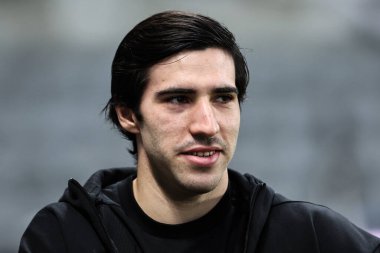 Newcastle United takımından Sandro Tonali, 15 Ocak 2025 'te İngiltere' nin Newcastle kentindeki St. James 's Park' ta oynanan Premier League maçı Newcastle United ile Wolverhampton Wanderers maçının önünde geldi.
