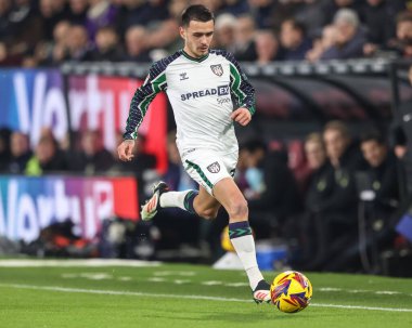 Sunderland 'dan Enzo Le Fe, 17 Ocak 2025' te Burnley, Burnley, Burnley 'de oynanan Gökyüzü İddia Şampiyonası maçında topu aldı.