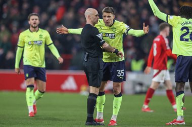 Southampton 'dan Jan Bednarek, 19 Ocak 2025' te Nottingham City Ground, İngiltere 'de oynanan Premier League maçında hakem Anthony Taylor' ın düdüğü tam zamanlı çalması üzerine tepki gösterdi.