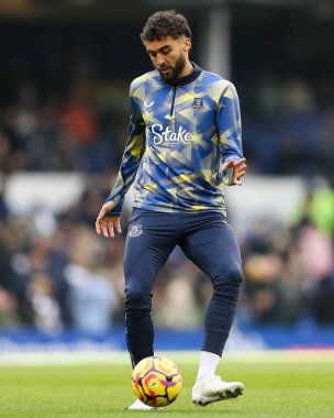 Everton 'dan Dominic Calvert-Lewin, 19 Ocak 2025' te Goodison Park, Liverpool 'da oynanan Premier League maçı öncesinde Everton Tottenham Hotspur' a karşı ısınıyor.