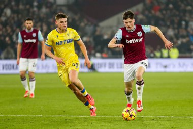 West Ham United takımından Ollie Scarles, 18 Ocak 2025 'te Londra Stadyumu' nda oynanan Premier League karşılaşmasında Crystal Palace 'dan Justin Devenny' nin attığı top karşısında elendi.