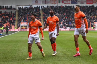 Blackpool 'dan Rob Apter, 18 Ocak 2025' te Bloomfield Road, Blackpool, İngiltere 'de oynanan Blackpool-Huddersfield Town maçında 1-0 kazanma hedefini kutluyor.