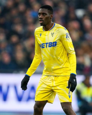 Kristal Saray 'dan Ismaila Sarr, Premier Lig maçı sırasında 18 Ocak 2025' te Londra Stadyumu 'nda West Ham United ve Crystal Palace maçına bakıyor.