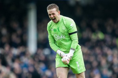 Everton 'dan Jordan Pickford, Premier League maçında Everton ile Tottenham Hotspur arasındaki üçüncü golü 19 Ocak 2025' te İngiltere 'nin Liverpool kentinde Goodison Park' ta kutluyor.