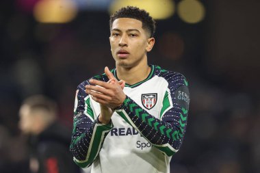 Sunderland 'dan Jobe Bellingham, 17 Ocak 2025' te Burnley-Sunderland Turf Moor, Burnley, İngiltere 'de oynanan Sky Bet Şampiyonası son düdüğü çaldıktan sonra taraftarları alkışlıyor.