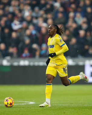 Crystal Palace 'dan Eberechi Eze 18 Ocak 2025' te Londra 'daki Londra Stadyumu' nda oynanan Premier League maçında topla koşuyor.