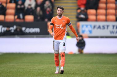 Blackpool takımından James Husband 18 Ocak 2025 'te Bloomfield Road, Blackpool' da Blackpool-Huddersfield Town maçında