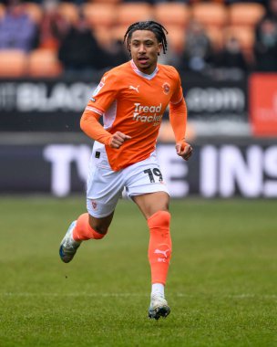 Blackpool takımından Sammy Silvera 18 Ocak 2025 'te Bloomfield Road, Blackpool' da Blackpool-Huddersfield Town maçında