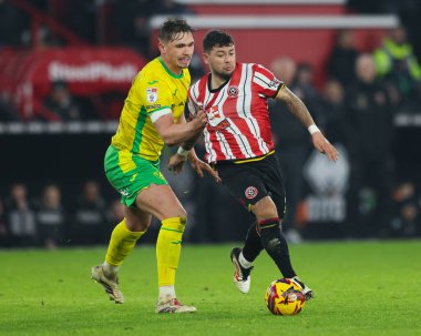 Sheffield United takımından Gustavo Hamer, 18 Ocak 2025 'te İngiltere' nin Sheffield Lane şehrinde oynanan Sky Bet Şampiyonası maçında Norwich City 'den Callum Doyle tarafından geri çekildi.